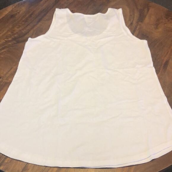 Disney the Snuggly Duckling tank top size M NWOT - Picture 5 of 5